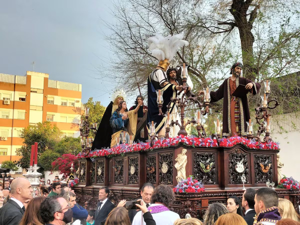 Viernes de Dolores: Hermandad de Bendición y Esperanza